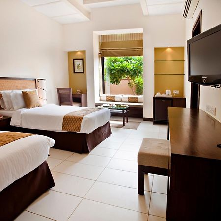 Lemon Tree Hotel, Tarudhan Valley, Manesar Gurgaon Esterno foto