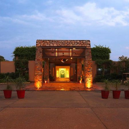 Lemon Tree Hotel, Tarudhan Valley, Manesar Gurgaon Esterno foto