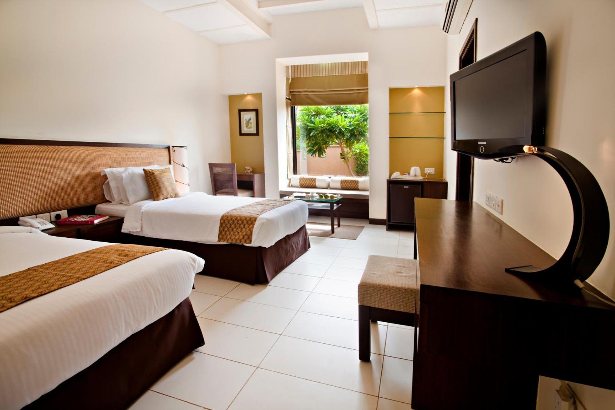 Lemon Tree Hotel, Tarudhan Valley, Manesar Gurgaon Esterno foto