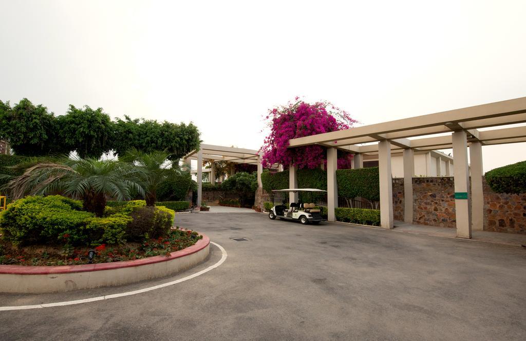 Lemon Tree Hotel, Tarudhan Valley, Manesar Gurgaon Esterno foto