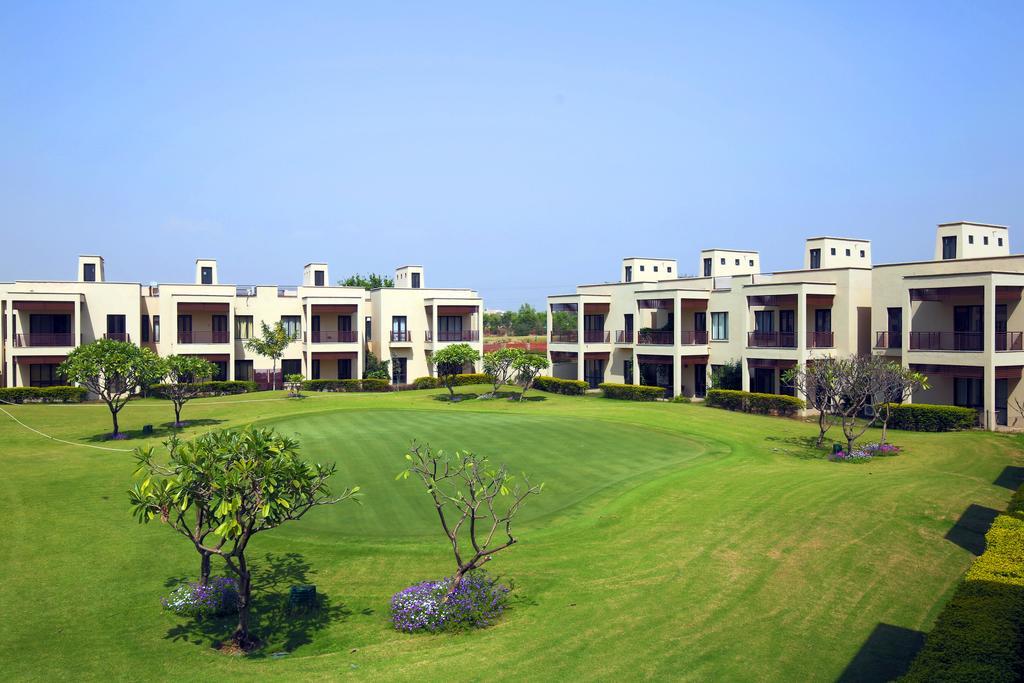Lemon Tree Hotel, Tarudhan Valley, Manesar Gurgaon Esterno foto