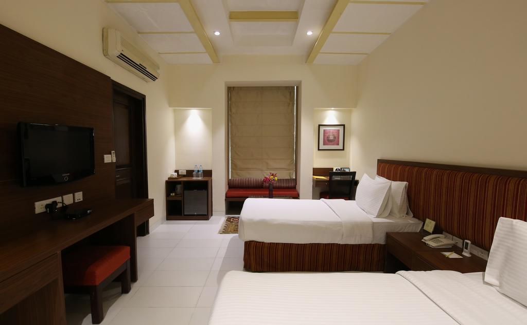Lemon Tree Hotel, Tarudhan Valley, Manesar Gurgaon Esterno foto