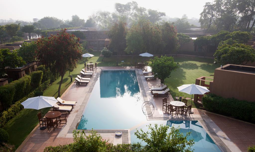 Lemon Tree Hotel, Tarudhan Valley, Manesar Gurgaon Esterno foto