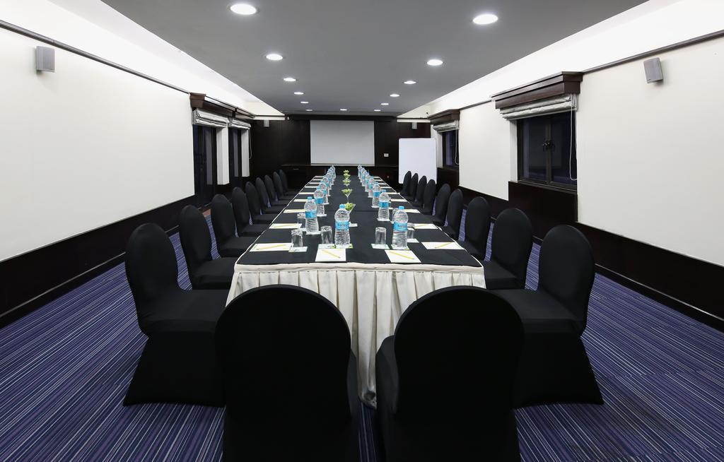Lemon Tree Hotel, Tarudhan Valley, Manesar Gurgaon Esterno foto
