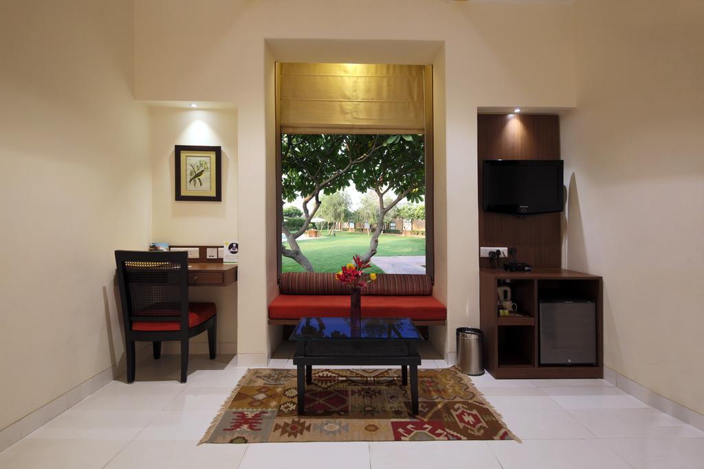 Lemon Tree Hotel, Tarudhan Valley, Manesar Gurgaon Esterno foto