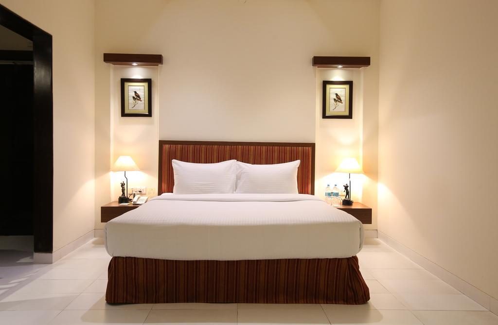 Lemon Tree Hotel, Tarudhan Valley, Manesar Gurgaon Esterno foto