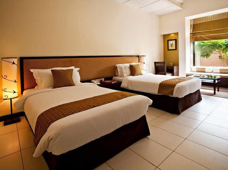 Lemon Tree Hotel, Tarudhan Valley, Manesar Gurgaon Esterno foto