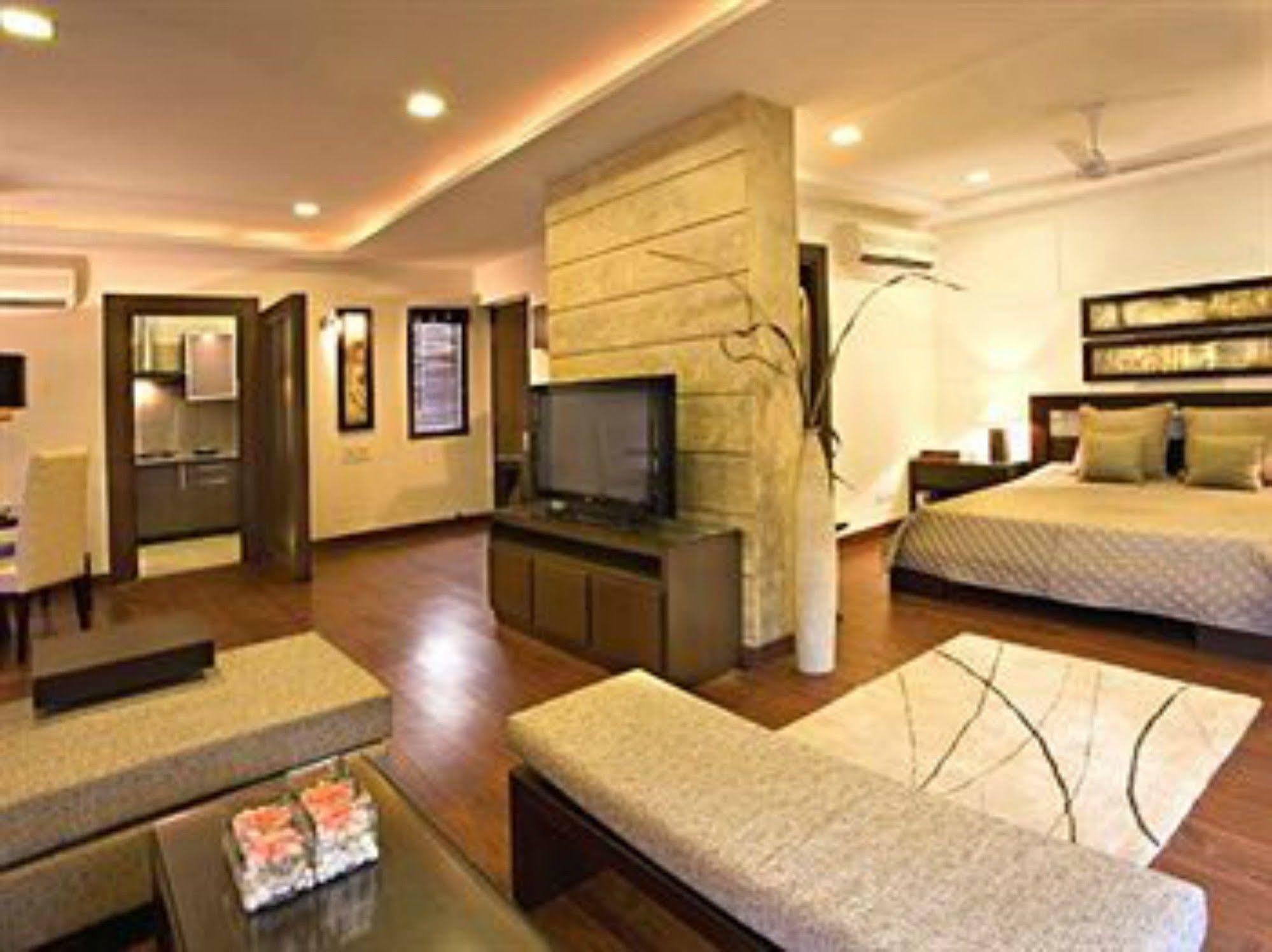 Lemon Tree Hotel, Tarudhan Valley, Manesar Gurgaon Esterno foto