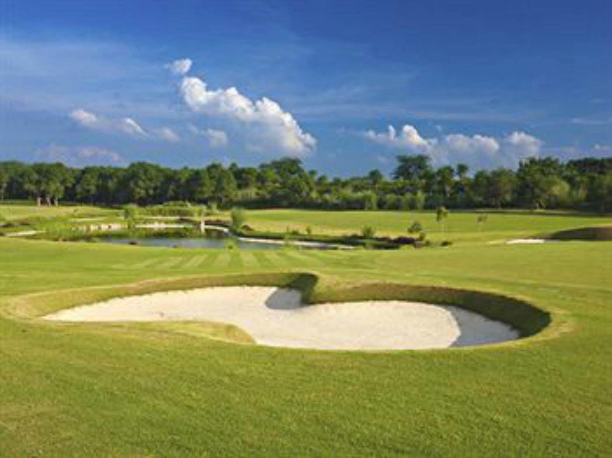 Lemon Tree Hotel, Tarudhan Valley, Manesar Gurgaon Esterno foto