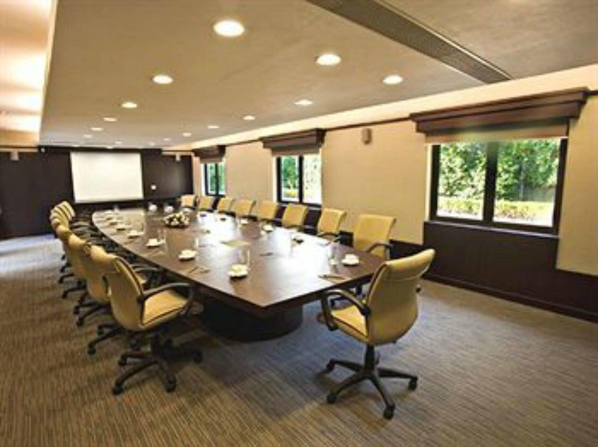 Lemon Tree Hotel, Tarudhan Valley, Manesar Gurgaon Esterno foto