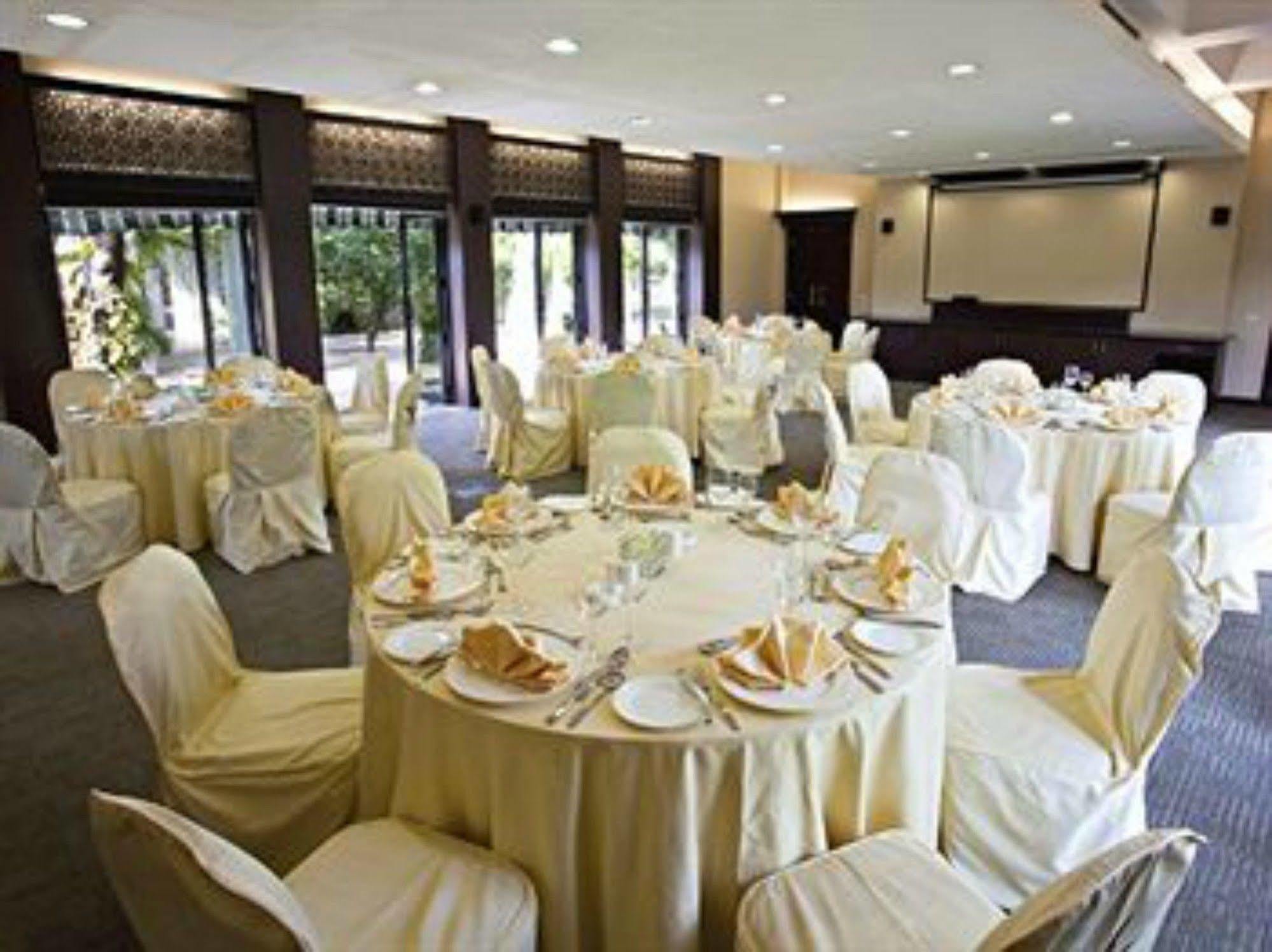 Lemon Tree Hotel, Tarudhan Valley, Manesar Gurgaon Esterno foto