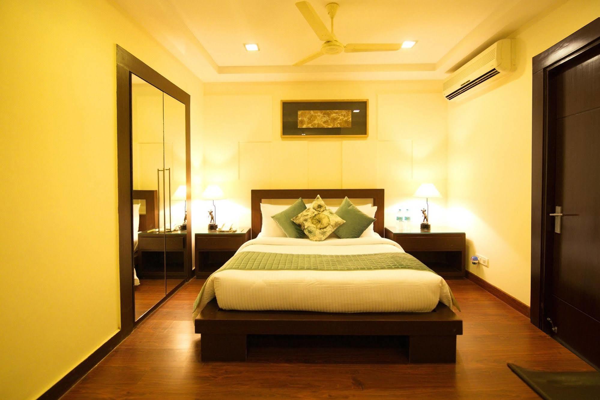 Lemon Tree Hotel, Tarudhan Valley, Manesar Gurgaon Esterno foto