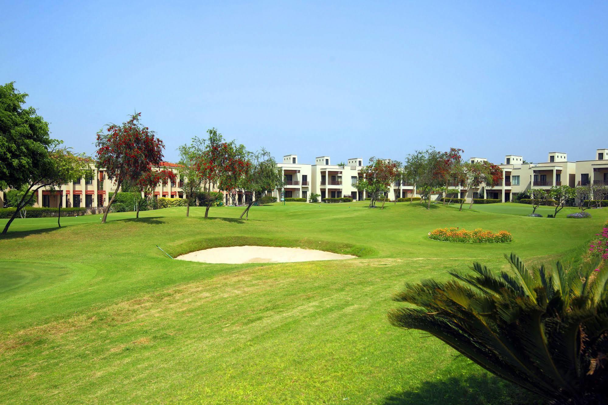 Lemon Tree Hotel, Tarudhan Valley, Manesar Gurgaon Esterno foto