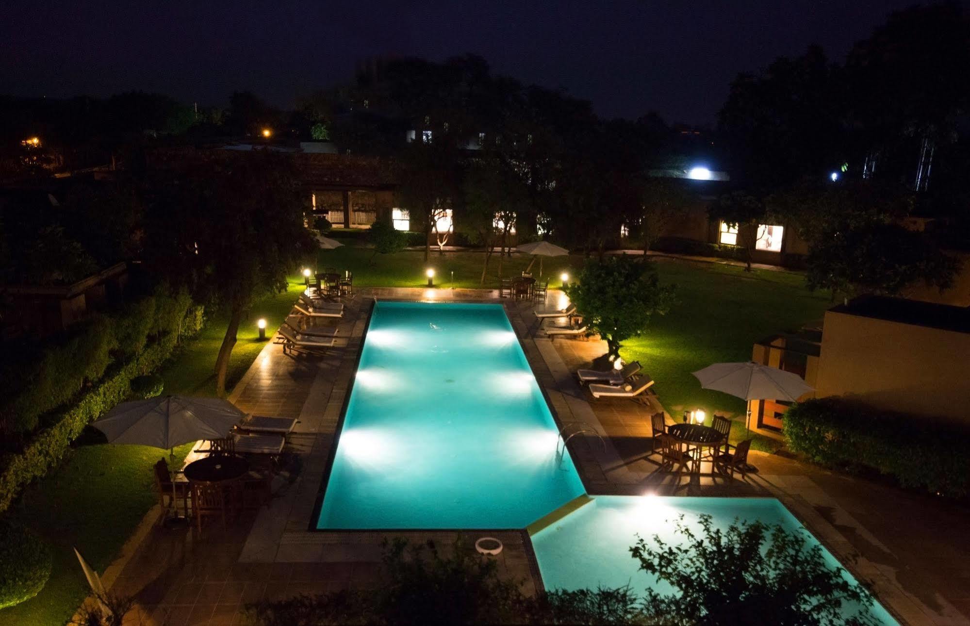 Lemon Tree Hotel, Tarudhan Valley, Manesar Gurgaon Esterno foto