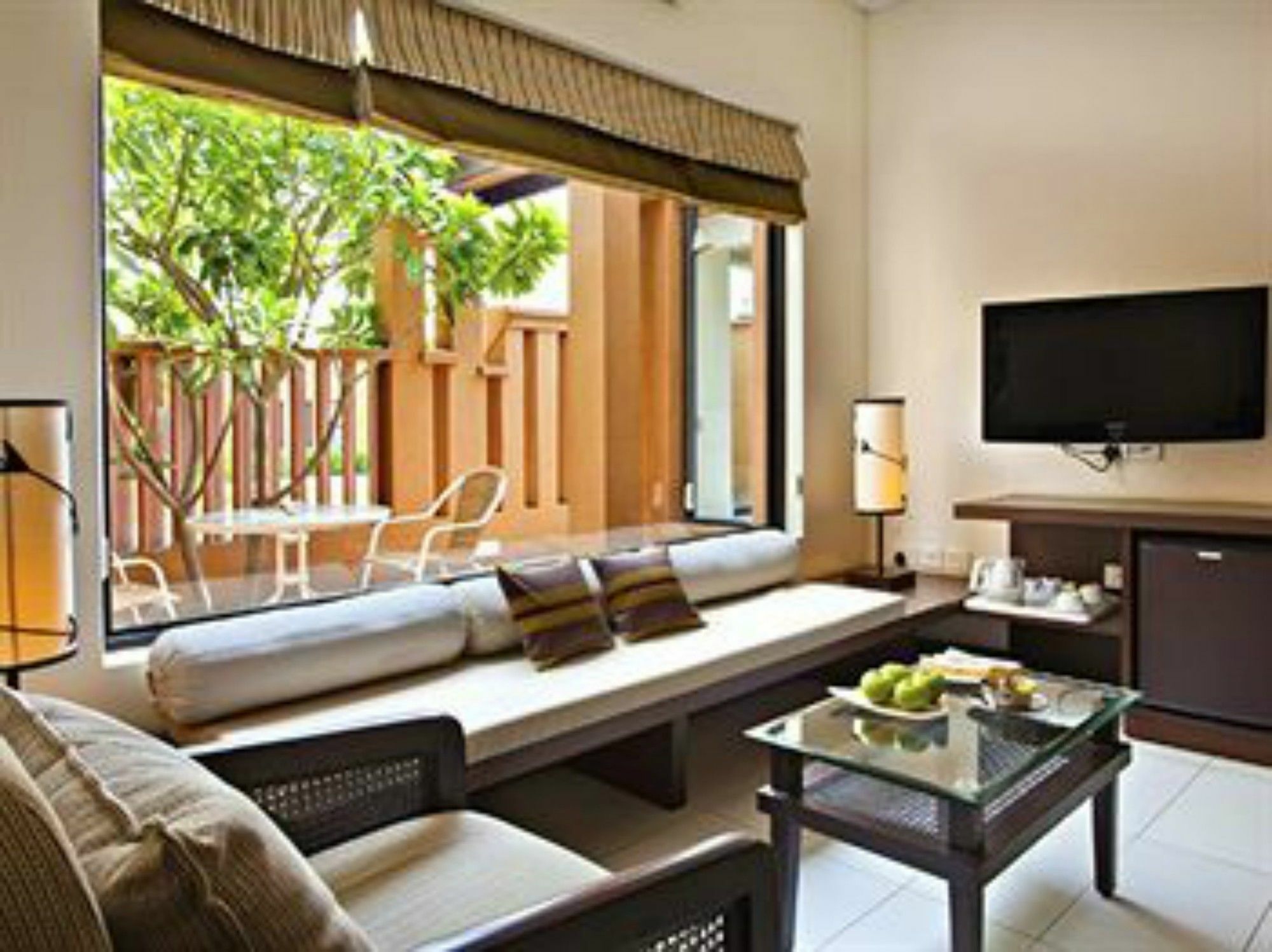 Lemon Tree Hotel, Tarudhan Valley, Manesar Gurgaon Esterno foto
